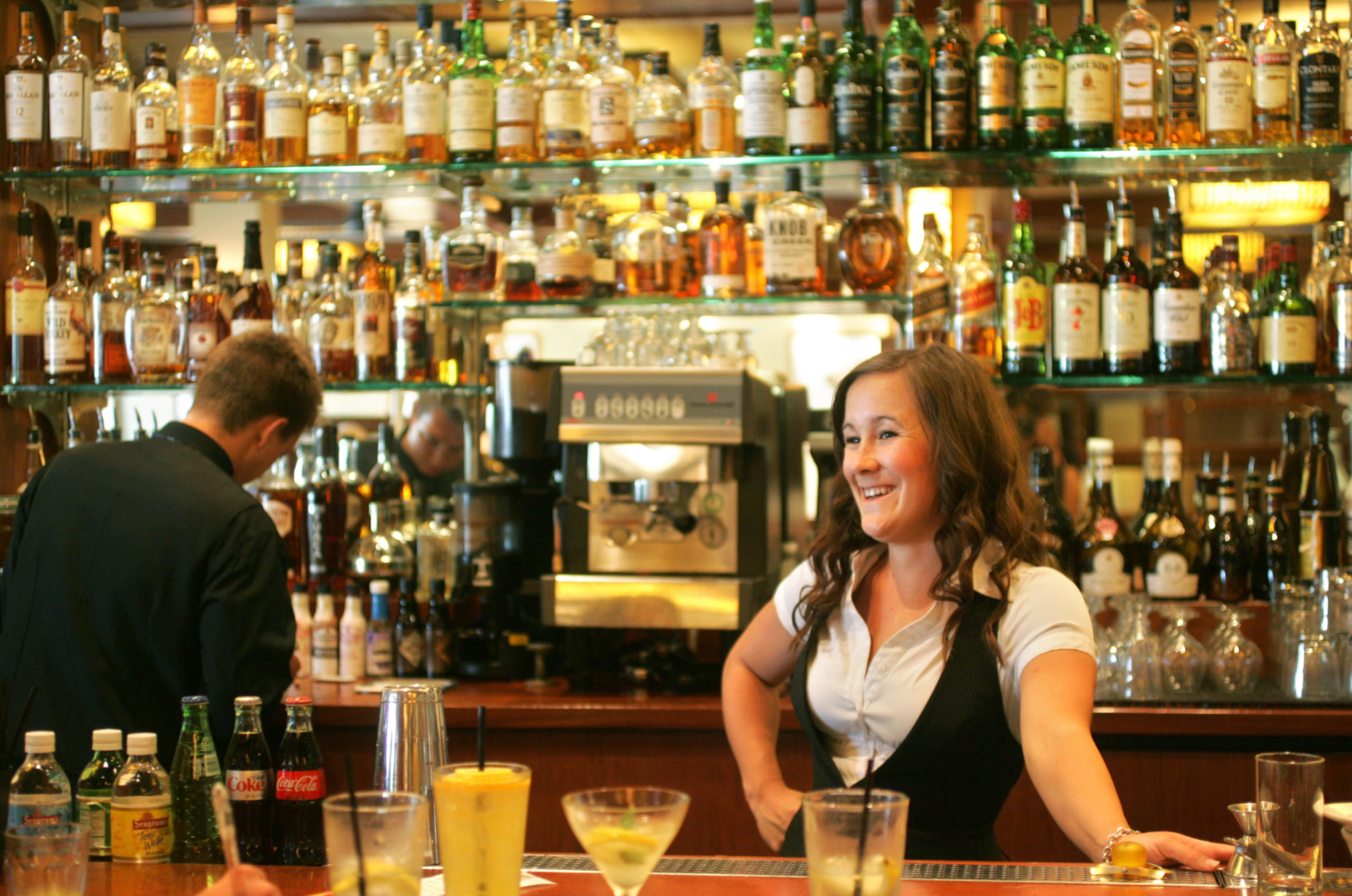 Từ lóng tiếng Anh trong quán Bar. Bar Pub Slangs. www.english4all.vn