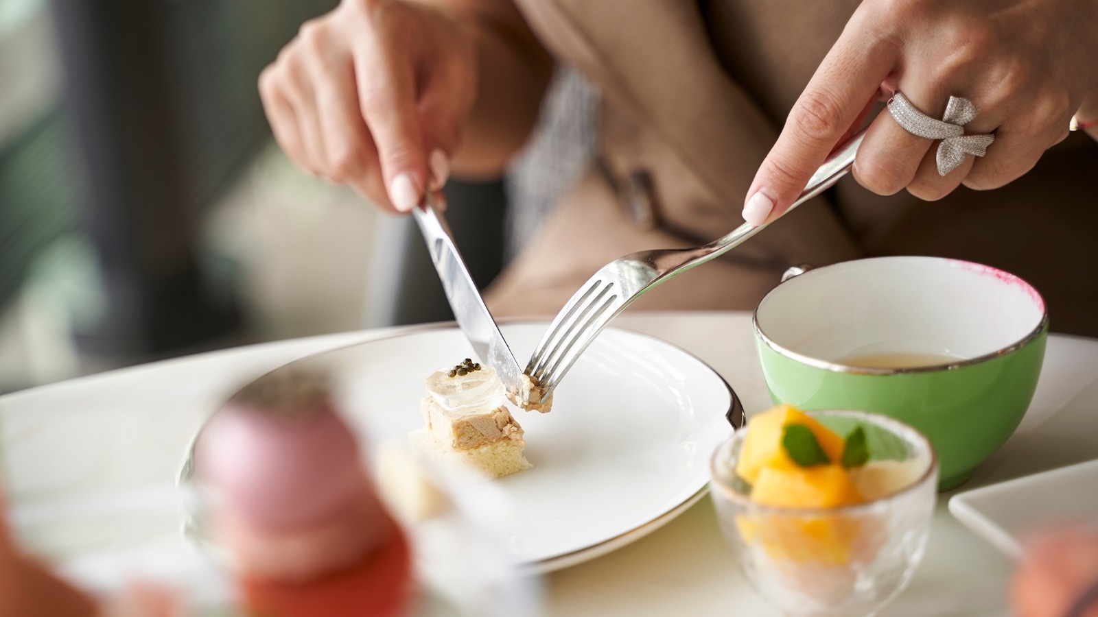 PHÉP TẮC TRONG ĂN UỐNG CỦA NGƯỜI ANH (British Eating Etiquette). Văn hóa Anh. www.english4all.vn