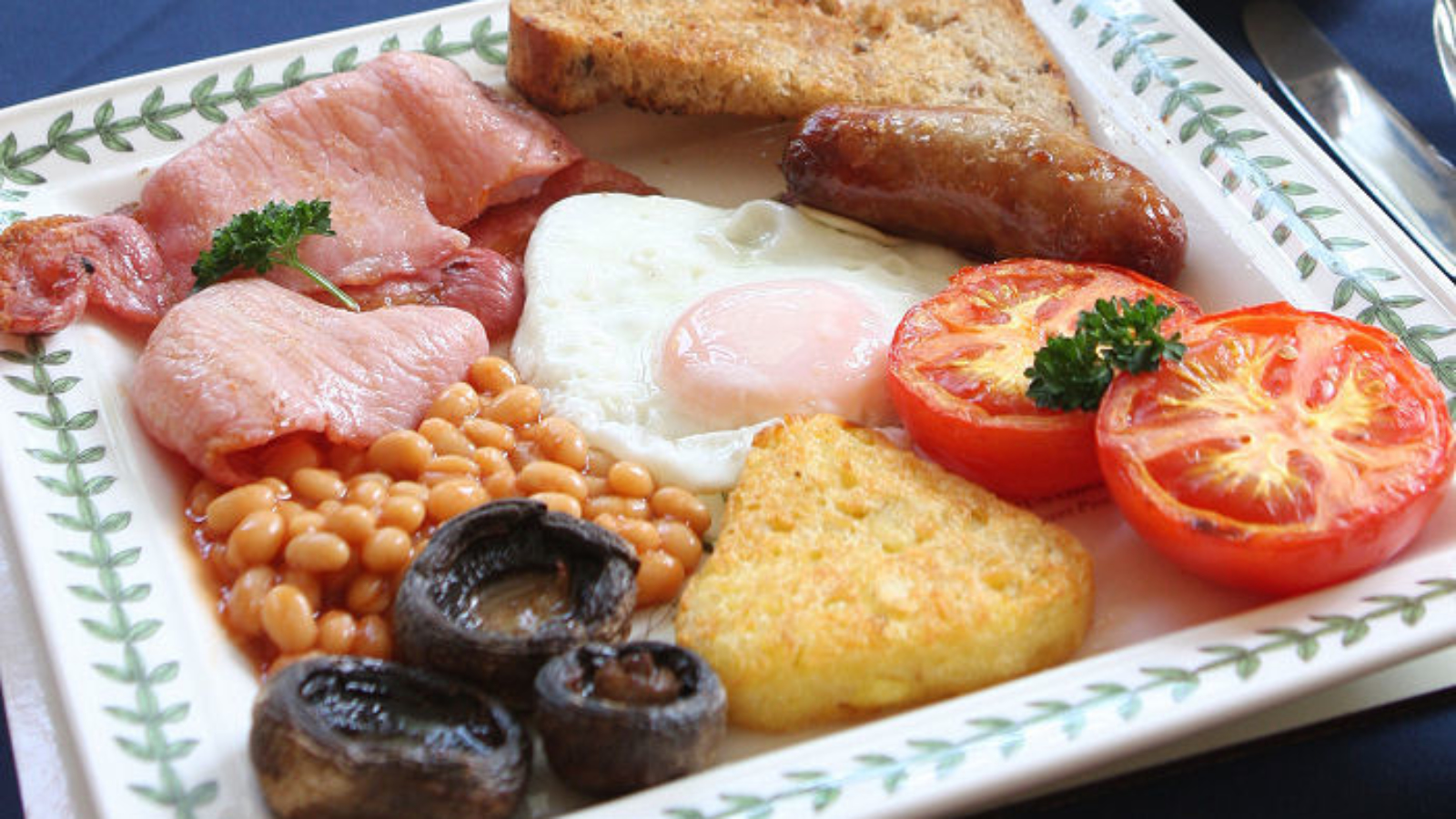 Full English Breakfast. Người Anh ăn sáng như thế nào?.. Văn hóa Anh. www.english4all.vn